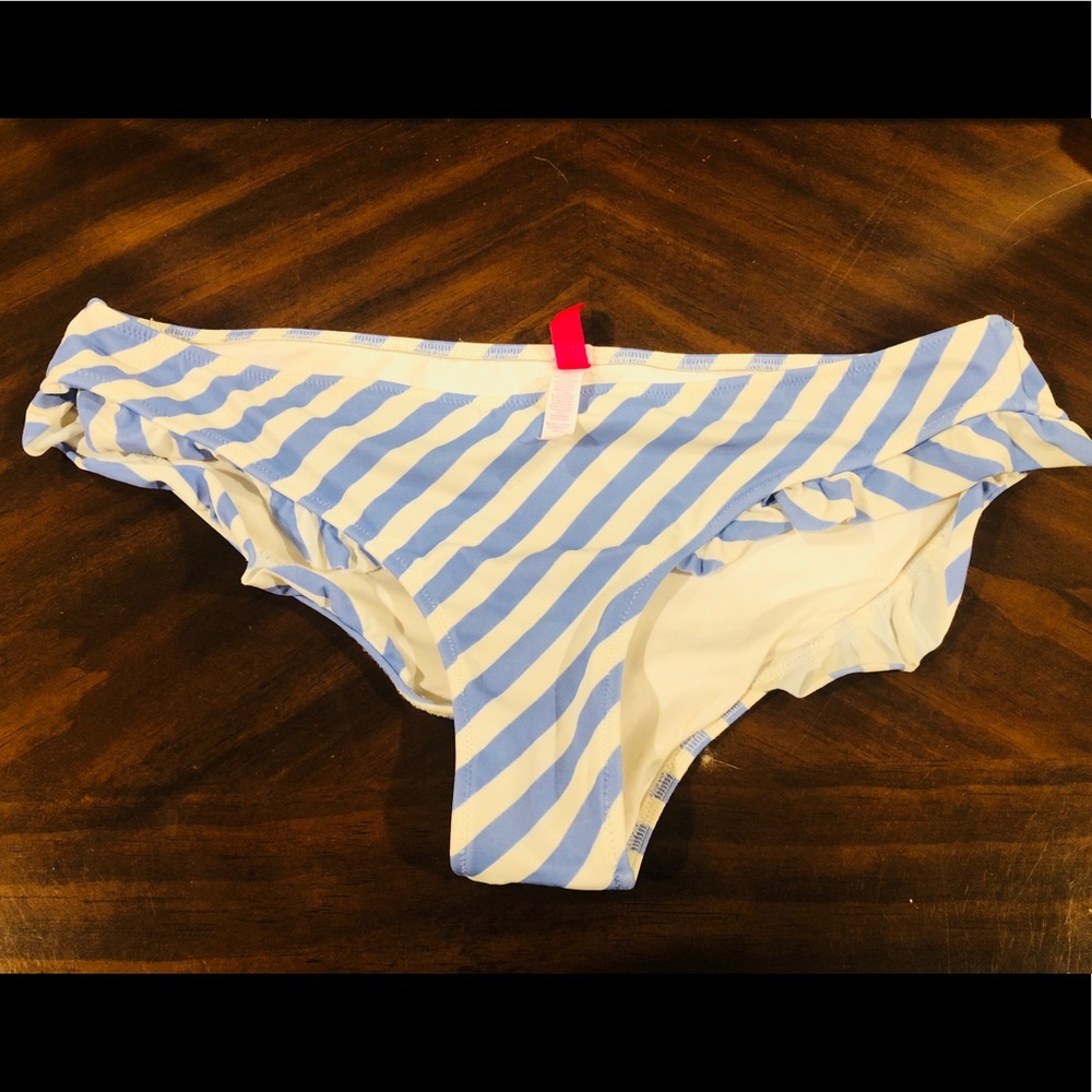 Ruffle cheeky bottoms